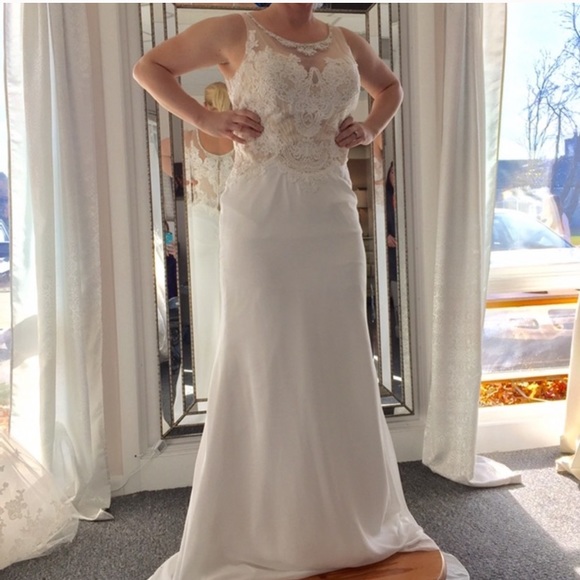 NEW ivory embellished romantic wedding gown - Picture 3 of 10